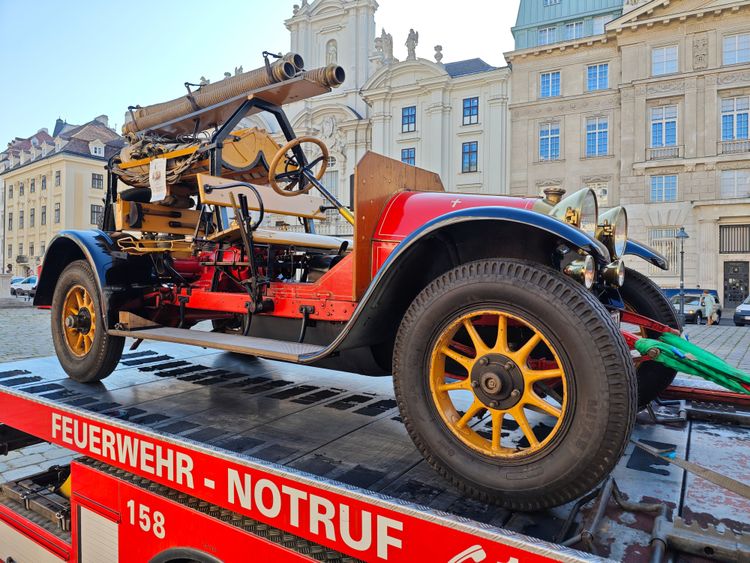 Ein altes Feuerwehrauto
