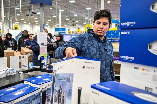 Handel-macht-Playstation-schon-vor-der-offiziellen-Preiserh-hung-teurer