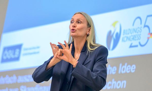 Gleichstellung-geh-rloser-Menschen-Dolmetscher-muss-man-ein-halbes-Jahr-im-Voraus-buchen-