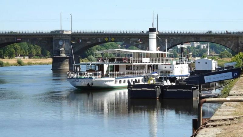 Dresden: Niedrigwasser bringt Frachtschifffahrt zum Erliegen