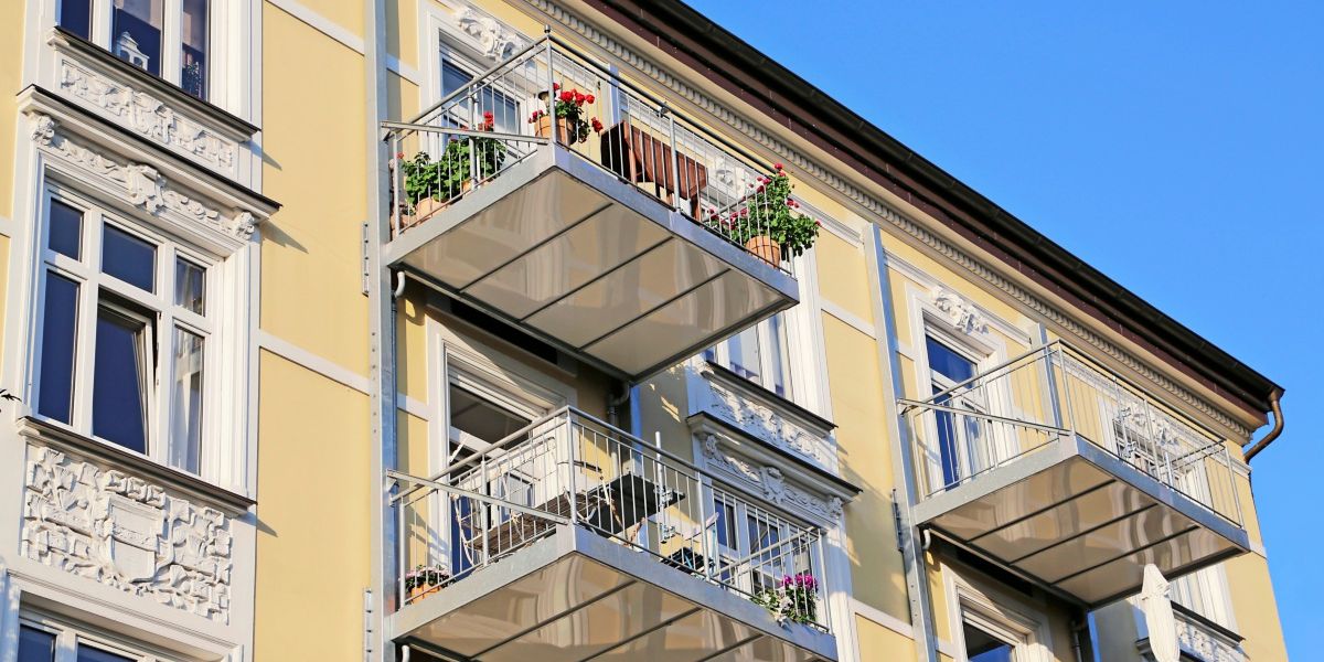 Auch Balkon-Anbauten sollen leichter möglich sein, fordert die Immo-Branche