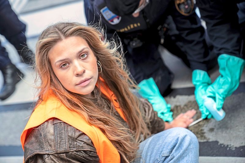 Polizei vereitelt Beschädigung von Merz' Privatflieger durch Klimaaktivisten