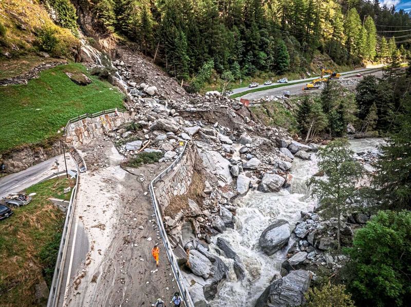 Schweiz bietet 150-Euro-Flüge für eingeschlossene Touristen im Saastal