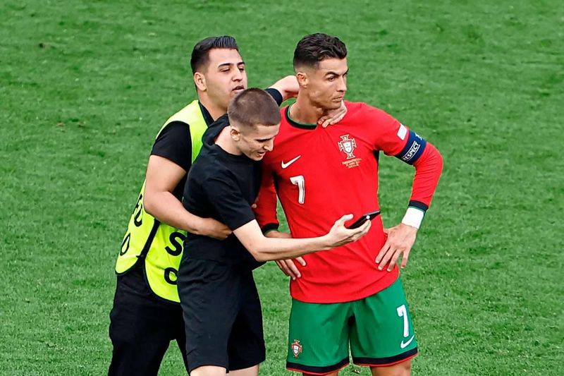 Ronaldo glänzt als Assistgeber – und als unfreiwilliges Fotomodell