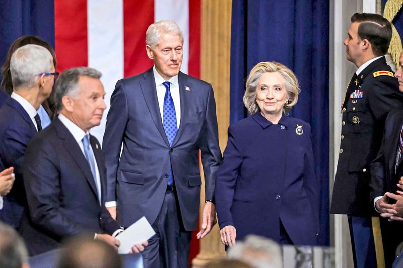 Fall Epstein: Clintons fordern öffentliche Anhörung in Ausschuss