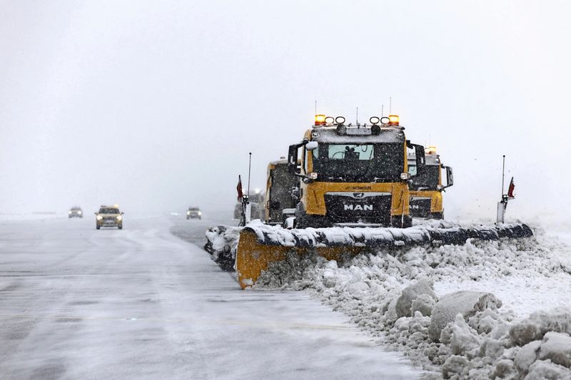 Wintereinbruch: Toter bei Unfall mit Räumfahrzeug in Linz, 30.000 steirische Haushalte ohne Strom