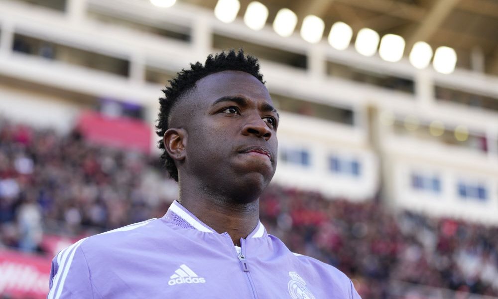 Vinicius wird rassistisch beleidigt und für sein Verhalten kritisiert