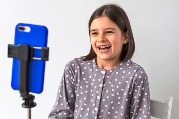 Sch-nheitsdruck-und-Zukunftsangst-Die-stille-Krise-von-M-dchen-und-jungen-Frauen