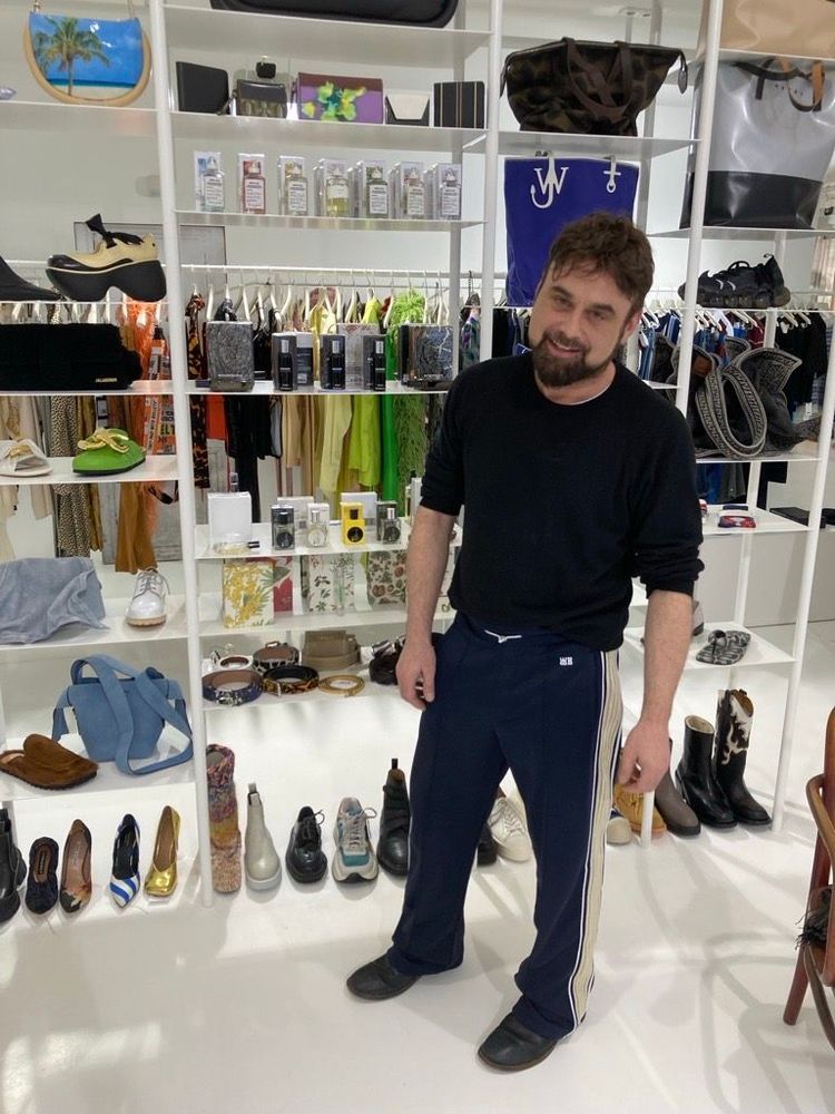Seit 20 Jahren betreibt Markus Strasser gemeinsam mit seinem Ehemann Helmut Ruthner den Concept Store 