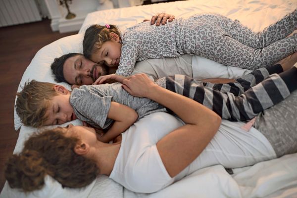 Wie-schaffen-wir-es-dass-unser-Kind-wieder-in-seinem-Bett-schl-ft-