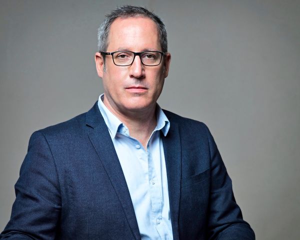 Dorf-TV-verliert-Journalisten-der-Watschen-kassiert-ohne-umzufallen-