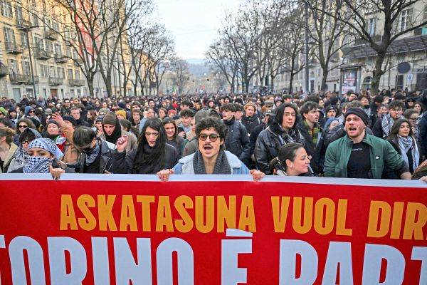 Protest-gegen-R-umung-eines-Kulturzentrums-in-Turin-eskaliert-sechs-Verletzte