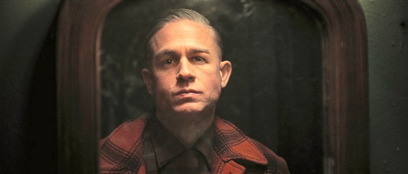 "Tiefe Erfahrung": "Monster"-Star Hunnam über seine Rolle des Serienmörders Ed Gein