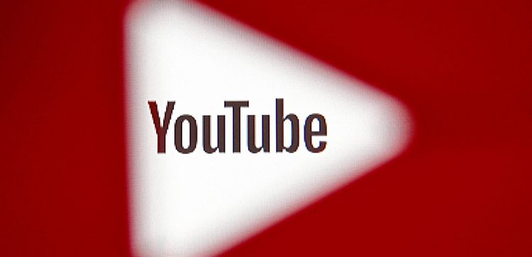 Das Youtube-Logo hinter einem pfeilförmigen Ausschnitt.