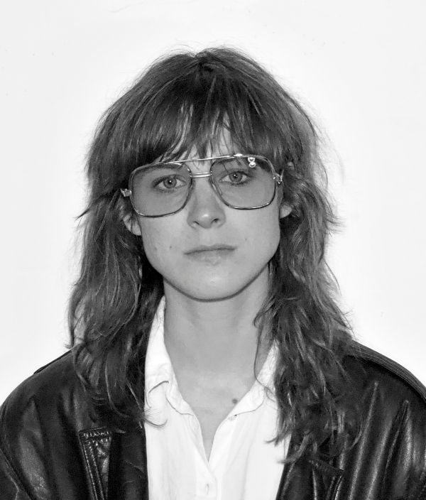 Josefine-Rieks-blickt-in-ihrem-neuen-Roman-hinter-die-Masken-der-Perfektion