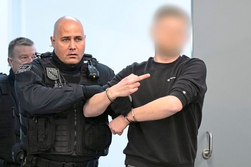 Terrorprozess mit verbal aggressiven Anwälten und enttäuschtem Schimanek-Sohn