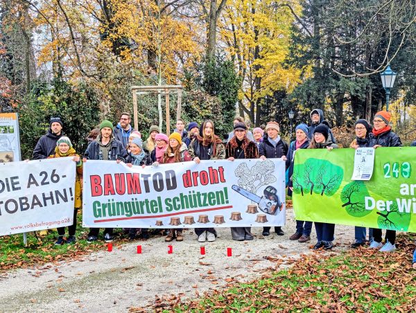 Protest-gegen-die-Abholzung-von-B-umen-f-r-den-Linzer-Westring