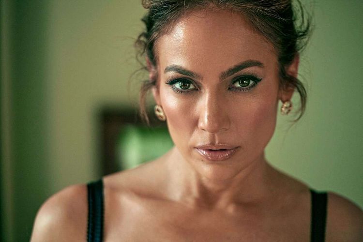 Jennifer Lopez veröffentlicht nach langer Pause wieder ein Album, eine Liebeserklärung an Ben Affleck, ein Film und eine Doku zum Thema folgen. Was man halt so macht.