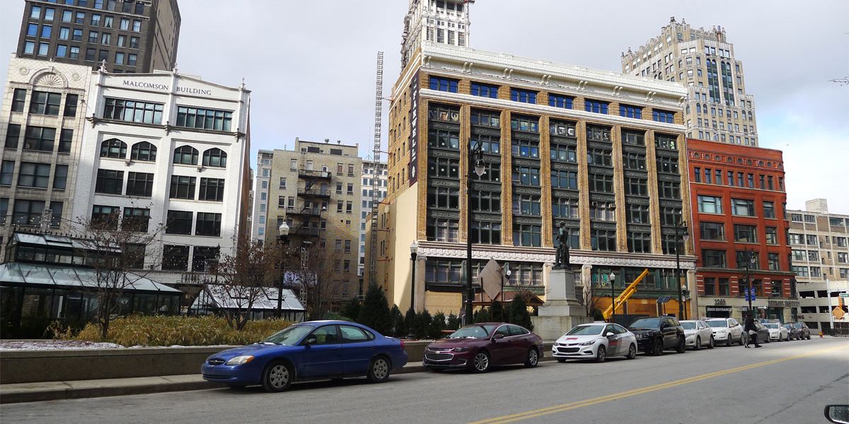 Leerstand und ein neuer Wolkenkratzer: Eine Runde durch Detroit