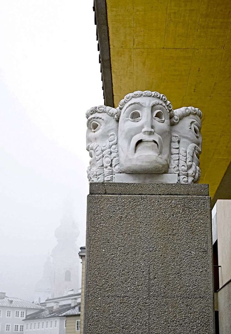 Die Masken vor dem Festspielhaus sind das Markenzeichen der Salzburger Festspiele, die nun ein neues Archiv haben.
