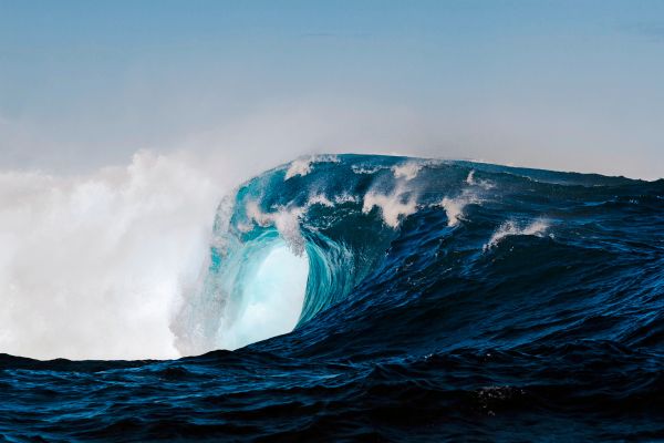 riesenwelle-auf-teneriffa-t-tet-einen-menschen-zehn-verletzte