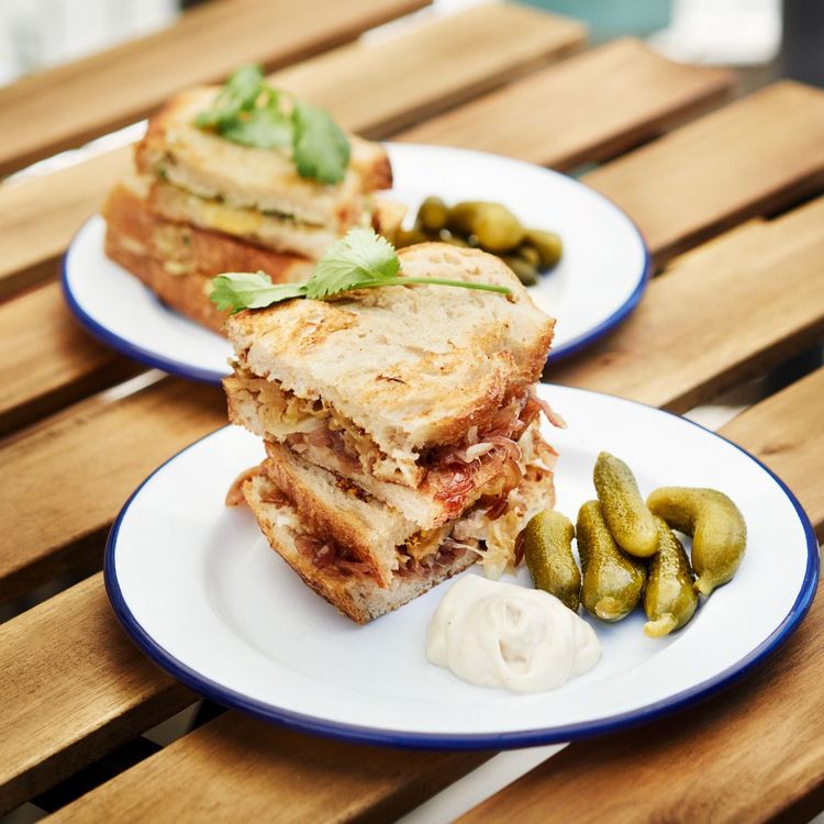 Ganztagsfrühstück mit Naturwein im Salzi auf der Hollandstraße - Cortis ...