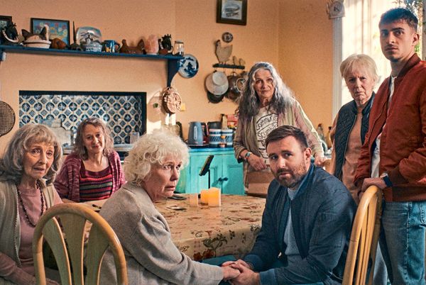 Film-Vier-M-tter-f-r-Edward-stellt-Midlife-Crisis-vor-Care-Arbeit