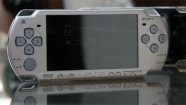 Die neue PSP "Slim and Lite" im WebStandard-Test - Games - derStandard ...