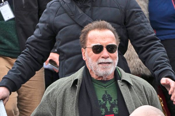 Schwarzenegger-Sammelkarten-in-Wien-versteckt-Eintrittskarte-f-r-Climate-Summit