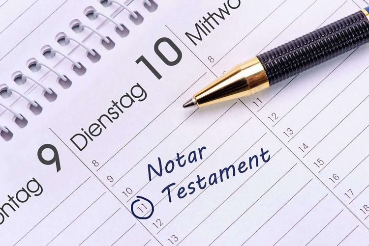 Kalender mit der Notiz Notar Testament
