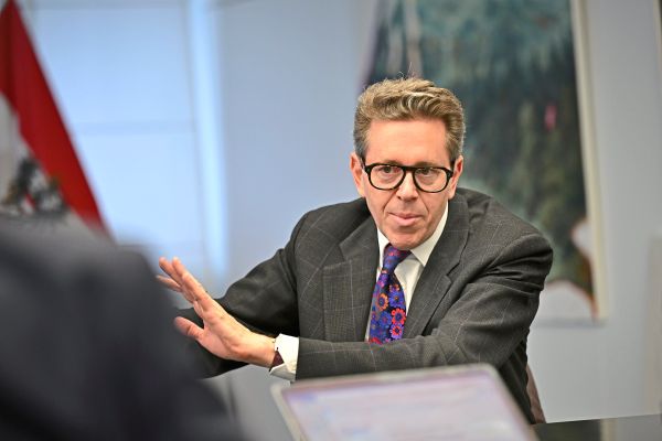 Soll-nach-Mahrer-auch-die-Pflichtmitgliedschaft-in-Kammern-fallen-