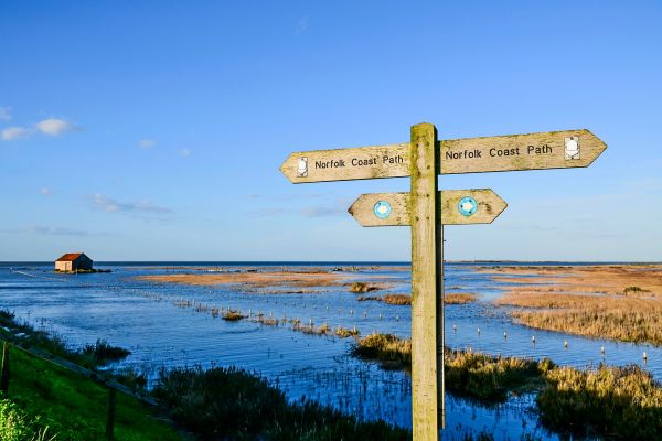 Der-l-ngste-K-stenwanderweg-der-Welt-er-ffnet-in-England