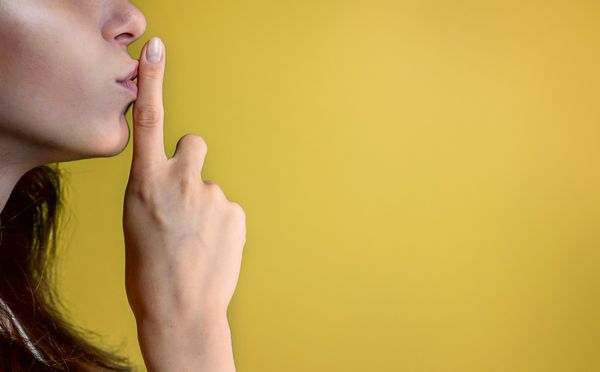Wie-geht-man-mit-einer-Person-um-die-st-ndig-Ger-chte-streut-