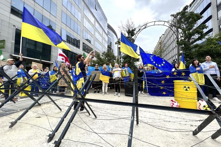 In Brüssel ging zum Zeitpunkt der Beratungen auch eine Solidaritätsbekundung mit der Ukraine über die Bühne.