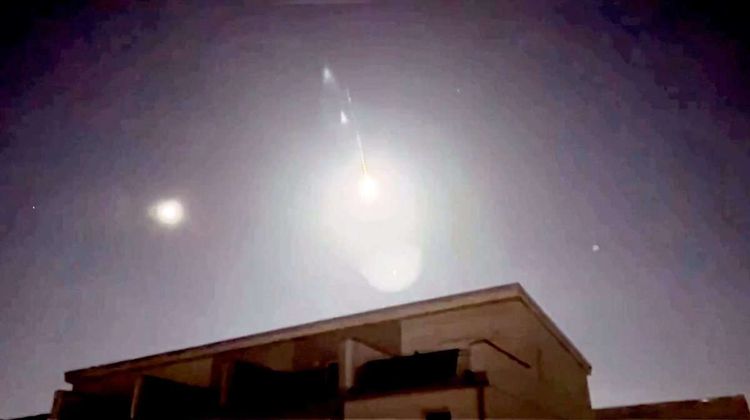 Für einen kurzen Moment erleuchtete der Meteor den Nachthimmel über Berlin.