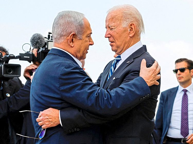 Netanjahu begrüßt Biden am 18. Oktober in Tel Aviv.