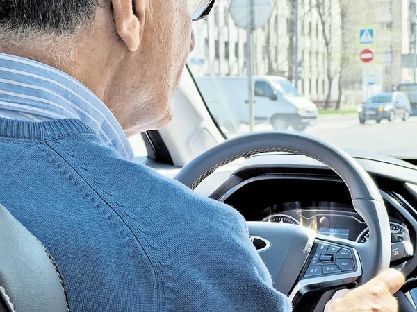 Testfahrt-mit-dem-neuen-Moskwitsch-ein-russisches-Auto-aus-dem-Reich-der-Mitte