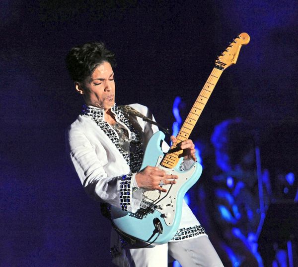 Perfektionist-Akrobat-Kontrollfreak-1-H-rspiel-zum-10-Todestag-von-Prince