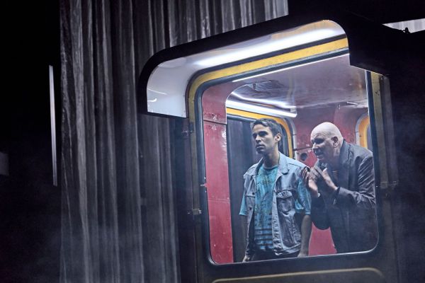 Das-St-ck-Radio-Sarajevo-untermalt-das-Toben-der-Kriegsfurie-in-Europa