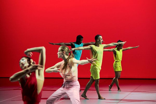 Sasha-Waltz-bei-Impulstanz-Hypnotisierender-Traum-von-Gemeinschaft