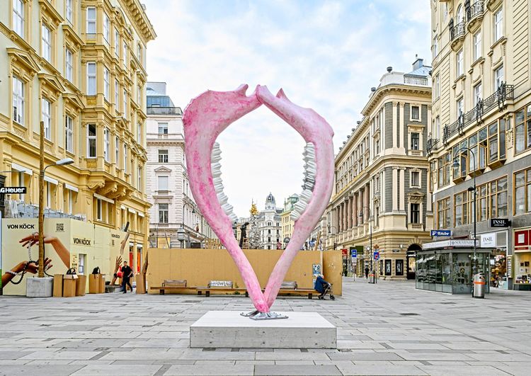 Skulptur von Kris Lemsalu am Wiener Graben