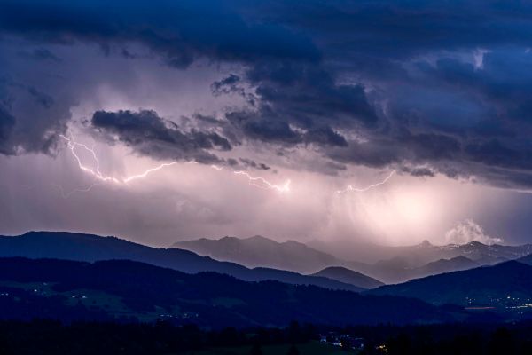 Was-wenn-im-Gebirge-ein-Gewitter-aufzieht-Die-wichtigsten-Verhaltensregeln