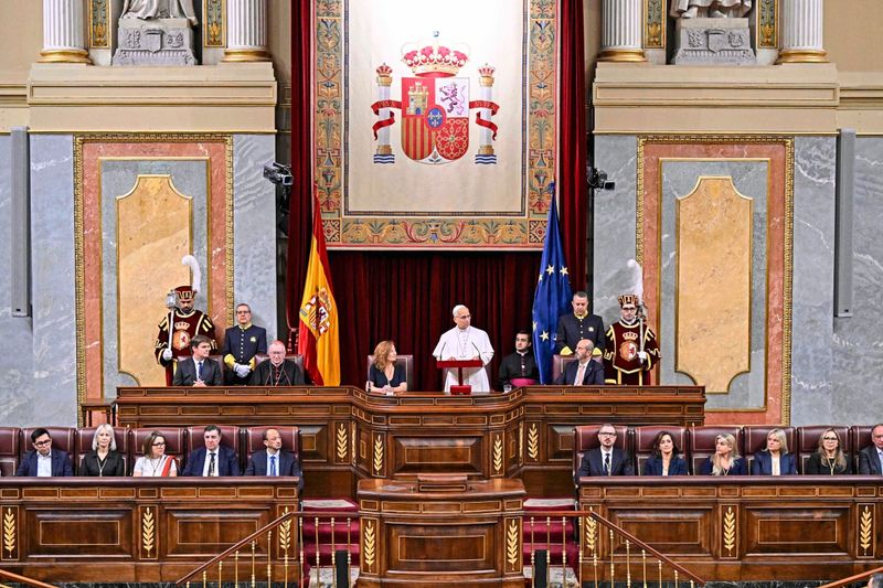 Papst in Spanien: Sexueller Missbrauch ist "Pest"