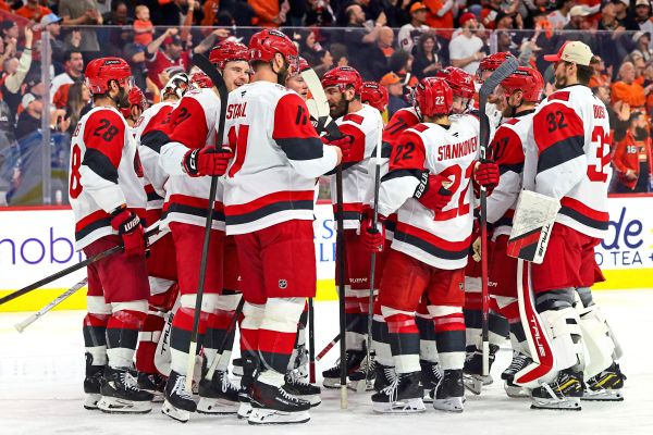 Carolina-Hurricanes-erster-NHL-Halbfinalist