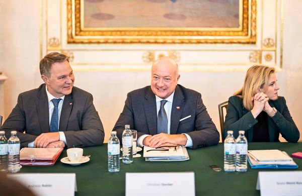 Regierung-plant-g-nstigere-Strompreise-f-r-Industrie-und-Hausordnung-f-r-Asylberechtigte