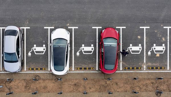 E-Autos-Die-staatliche-Subvention-f-llt-weg-die-K-ufe-ziehen-an-Wie-kommt-s-