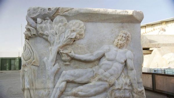 Sarkophag-in-Israel-entdeckt-Herkules-verliert-sagenhaftes-Trinkspiel-gegen-einen-Gott