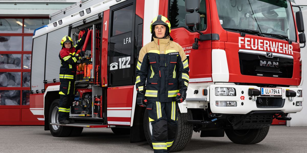 Техника австрии. Rosenbauer Fire Max III. Rosenbauer боп. Боевая одежда пожарного Розенбауэр. Каска пожарного Розенбауэр.