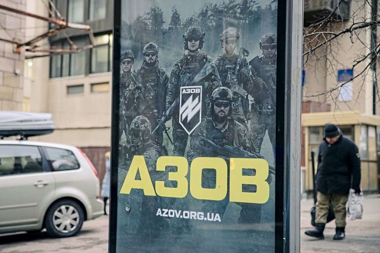 Überall im Land finden sich Plakate, die dazu aufrufen, sich der Armee anzuschließen.