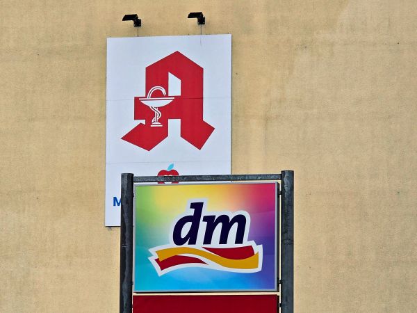 DM-verspricht-g-nstigere-Medikamente-und-legt-sich-mit-Apotheken-an